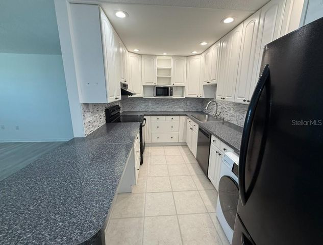 5800 HOLLYWOOD BOULEVARD 327, Sarasota, FL 34231