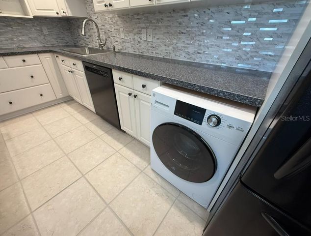 5800 HOLLYWOOD BOULEVARD 327, Sarasota, FL 34231