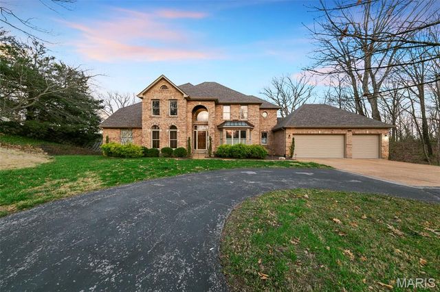 6686 Clifton Bluffs Court, St Louis, MO 63129