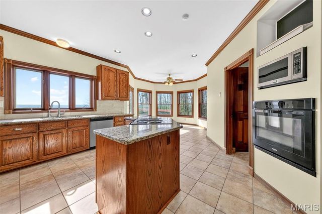 6686 Clifton Bluffs Court, St Louis, MO 63129