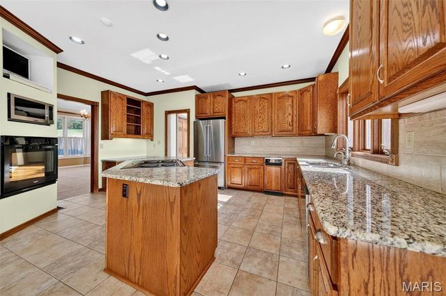 6686 Clifton Bluffs Court, St Louis, MO 63129