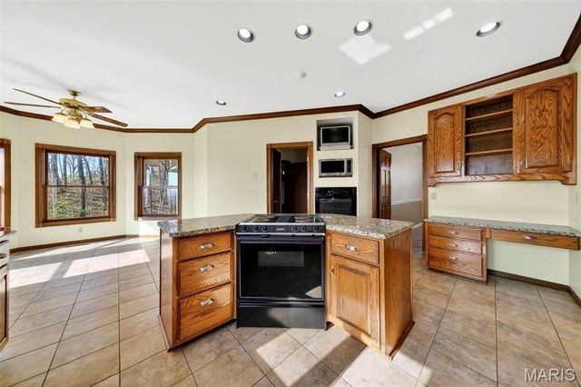 6686 Clifton Bluffs Court, St Louis, MO 63129