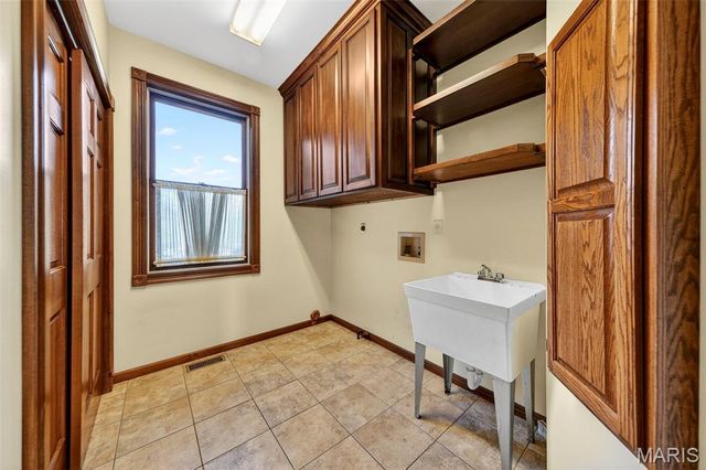 6686 Clifton Bluffs Court, St Louis, MO 63129