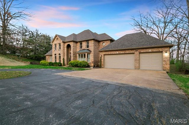 6686 Clifton Bluffs Court, St Louis, MO 63129