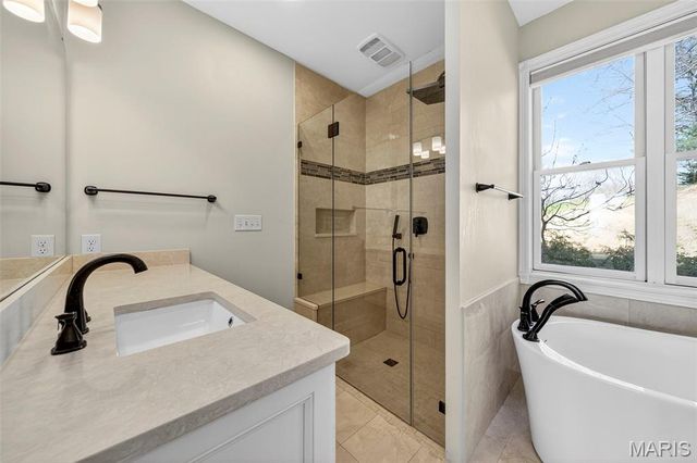 6686 Clifton Bluffs Court, St Louis, MO 63129