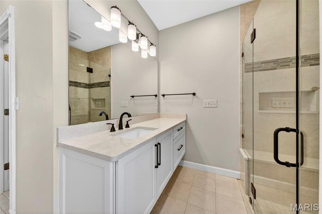 6686 Clifton Bluffs Court, St Louis, MO 63129