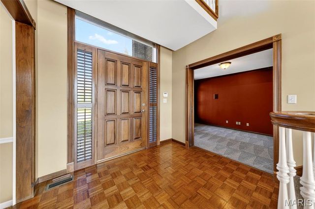 6686 Clifton Bluffs Court, St Louis, MO 63129