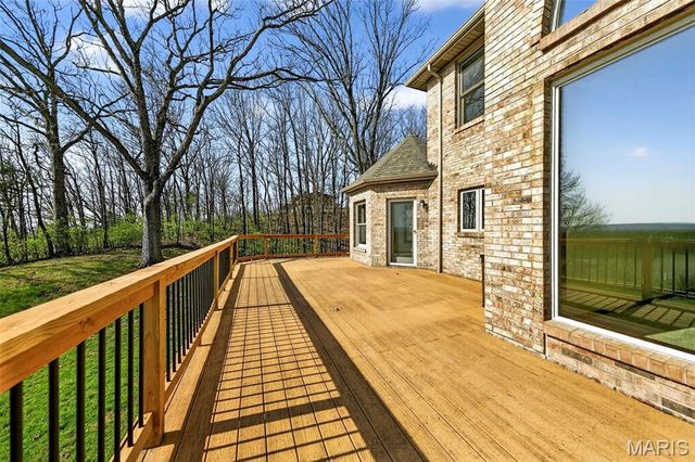 6686 Clifton Bluffs Court, St Louis, MO 63129