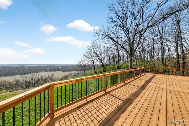 6686 Clifton Bluffs Court, St Louis, MO 63129