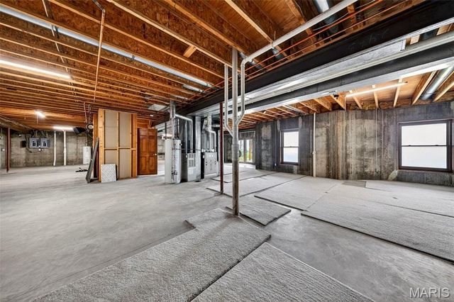 6686 Clifton Bluffs Court, St Louis, MO 63129