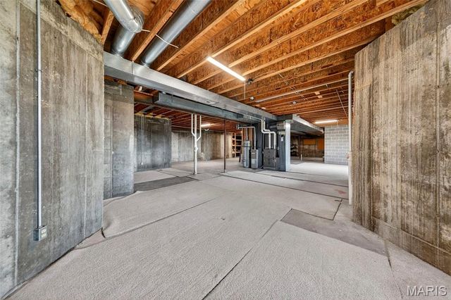 6686 Clifton Bluffs Court, St Louis, MO 63129