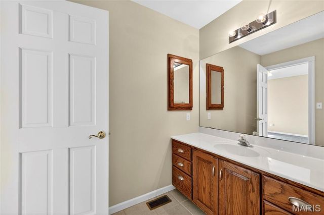 6686 Clifton Bluffs Court, St Louis, MO 63129