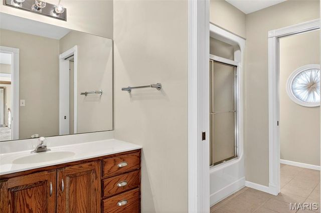 6686 Clifton Bluffs Court, St Louis, MO 63129