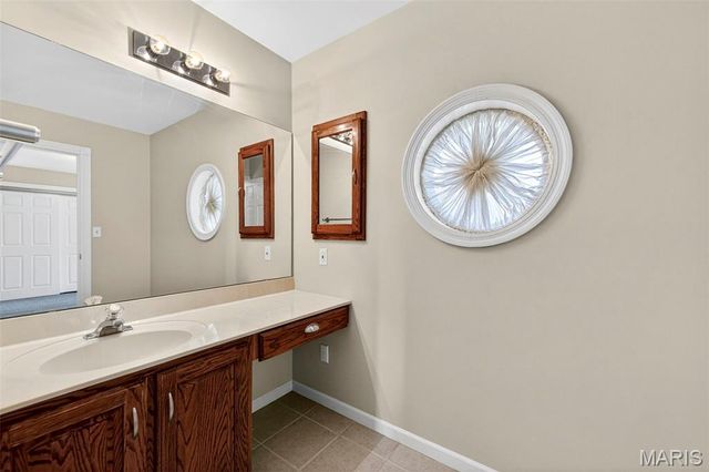 6686 Clifton Bluffs Court, St Louis, MO 63129