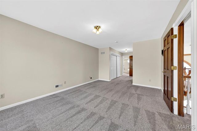 6686 Clifton Bluffs Court, St Louis, MO 63129