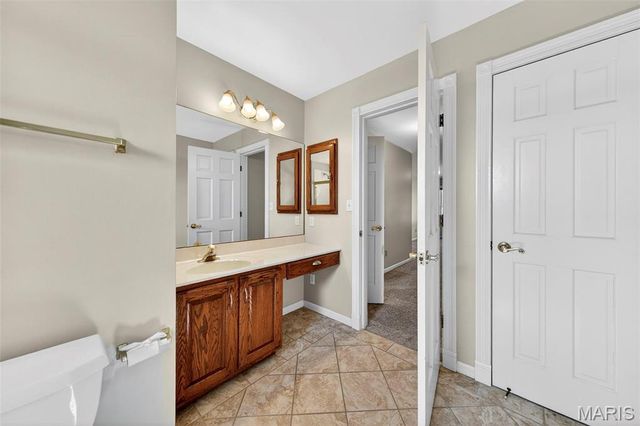 6686 Clifton Bluffs Court, St Louis, MO 63129