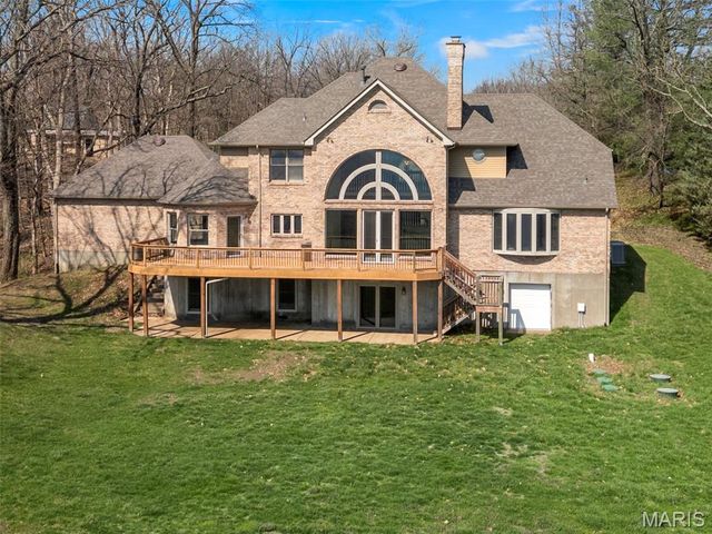 6686 Clifton Bluffs Court, St Louis, MO 63129