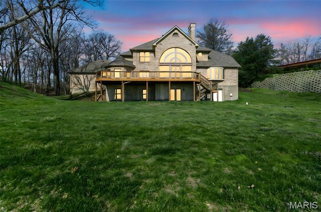 6686 Clifton Bluffs Court, St Louis, MO 63129