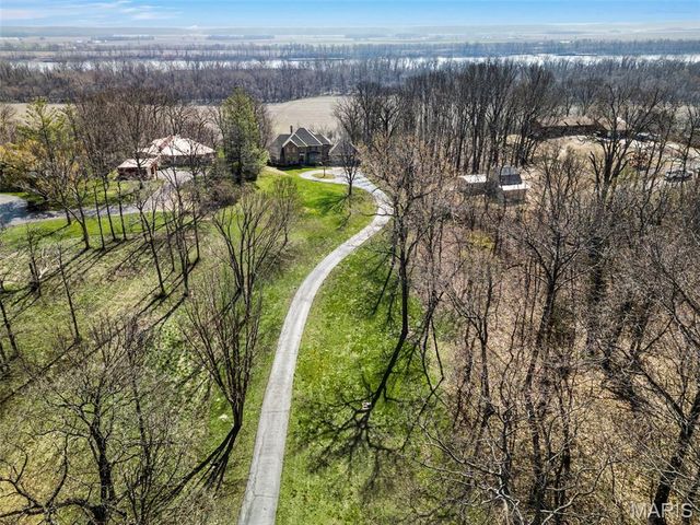 6686 Clifton Bluffs Court, St Louis, MO 63129