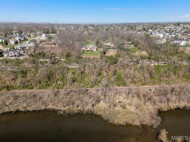 6686 Clifton Bluffs Court, St Louis, MO 63129