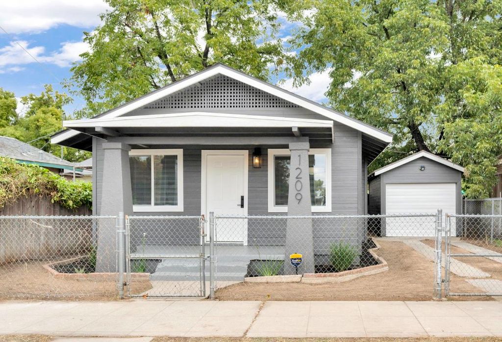 1209 S 3rd Street, Fresno, CA 93702