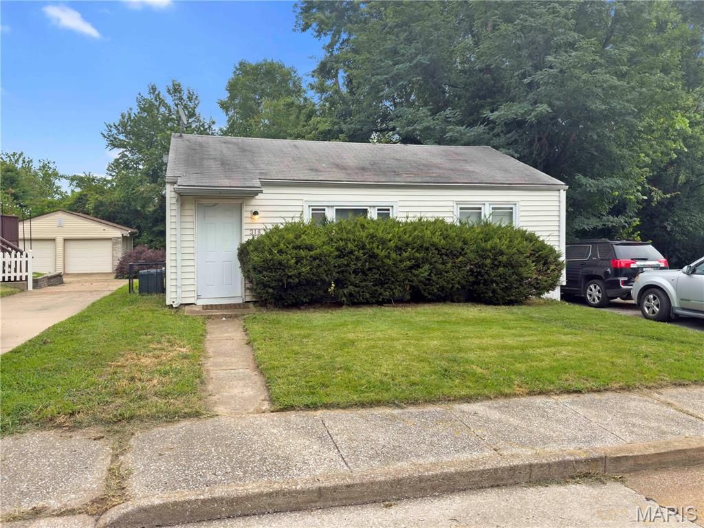318 Mueller Avenue, Ferguson, MO 63135