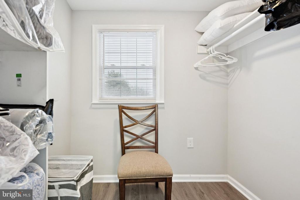 Image 12 of property listing at 805 SPA RD, Annapolis, MD 21401