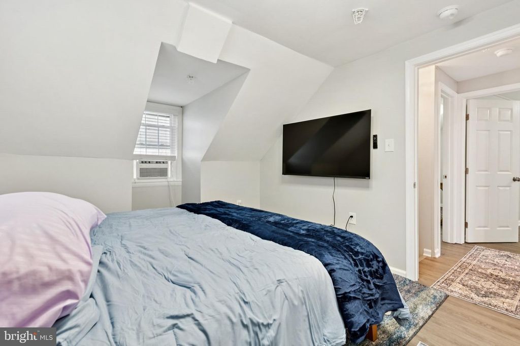 Image 13 of property listing at 805 SPA RD, Annapolis, MD 21401