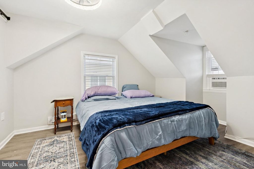 Image 15 of property listing at 805 SPA RD, Annapolis, MD 21401