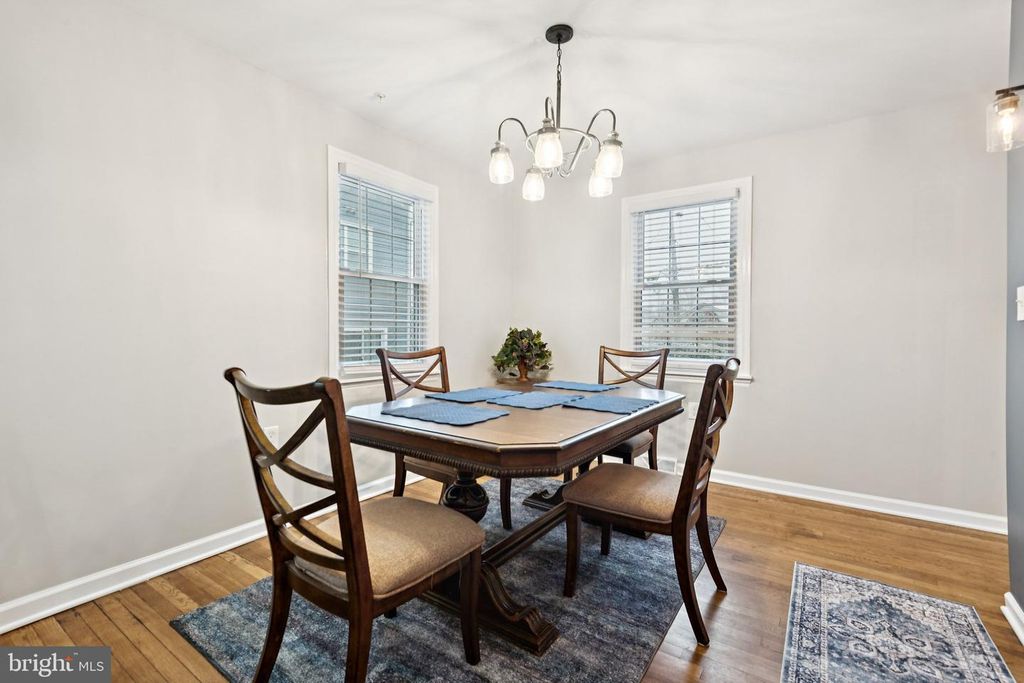 Image 2 of property listing at 805 SPA RD, Annapolis, MD 21401