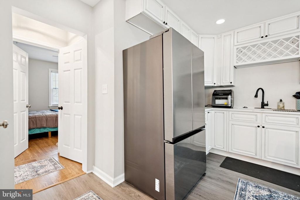 Image 20 of property listing at 805 SPA RD, Annapolis, MD 21401