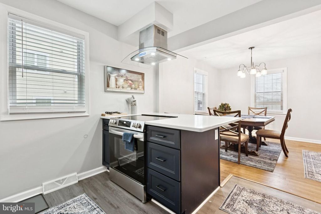 Image 22 of property listing at 805 SPA RD, Annapolis, MD 21401