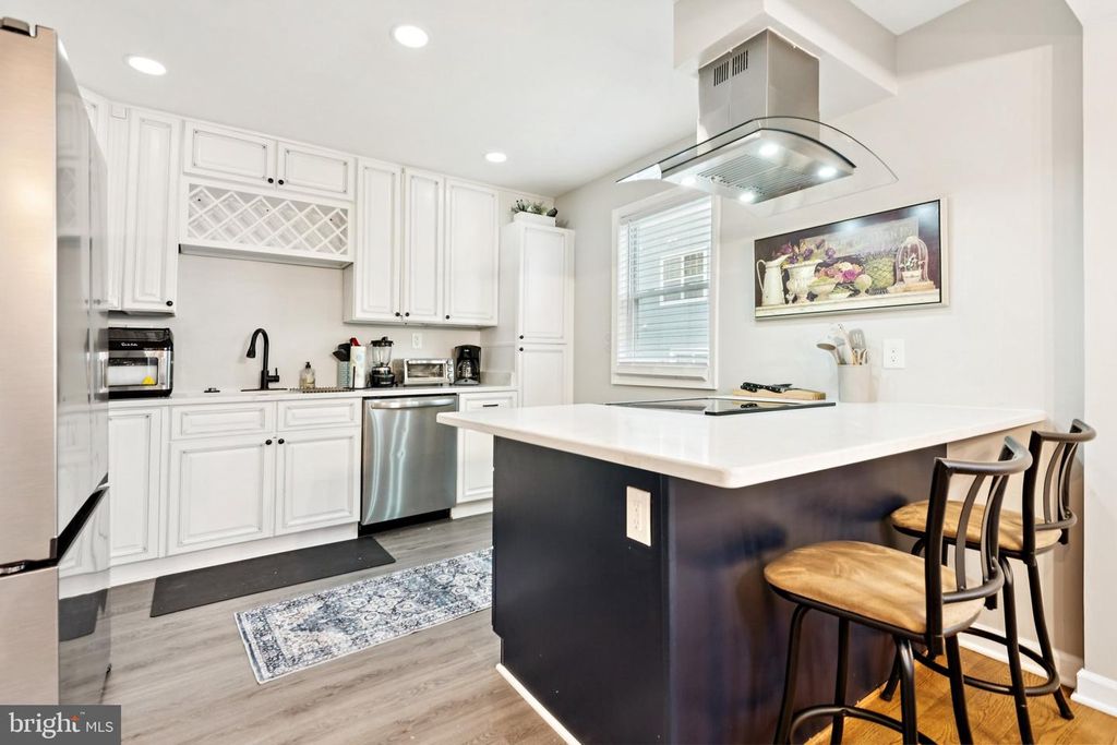 Image 24 of property listing at 805 SPA RD, Annapolis, MD 21401