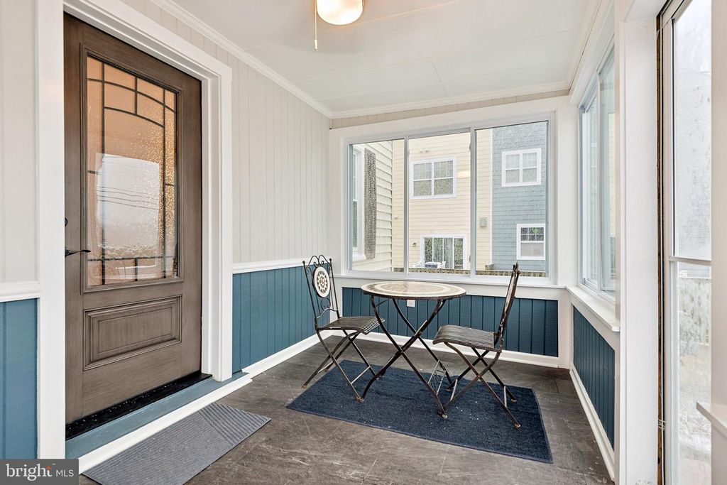 Image 25 of property listing at 805 SPA RD, Annapolis, MD 21401