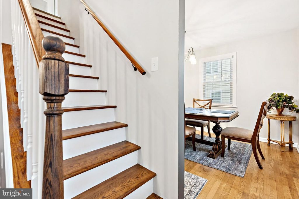 Image 3 of property listing at 805 SPA RD, Annapolis, MD 21401