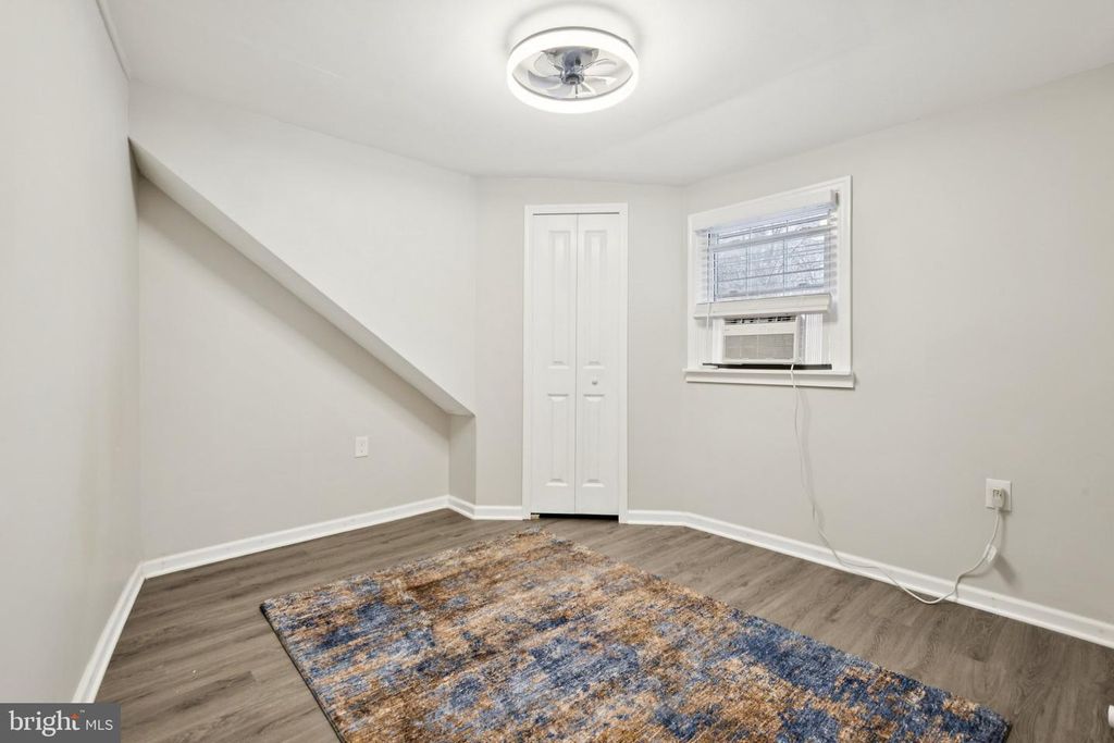 Image 9 of property listing at 805 SPA RD, Annapolis, MD 21401