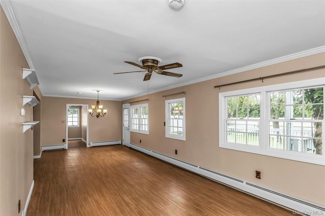 17 Giant Lane, Levittown, NY 11756