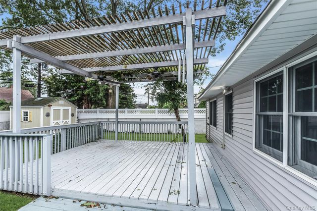 17 Giant Lane, Levittown, NY 11756