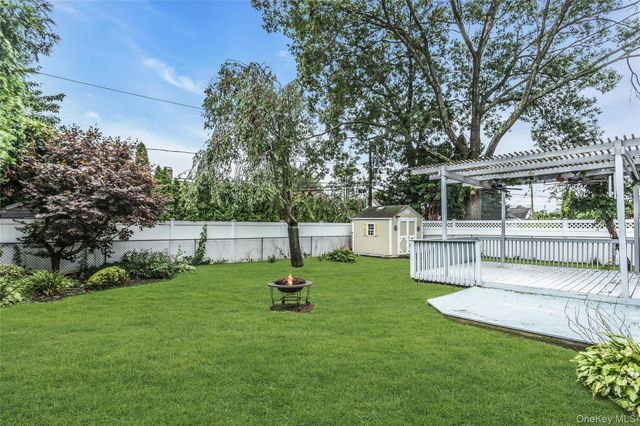 17 Giant Lane, Levittown, NY 11756
