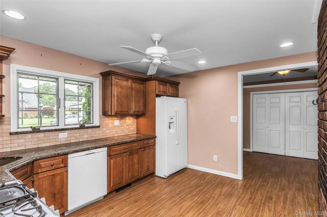 17 Giant Lane, Levittown, NY 11756