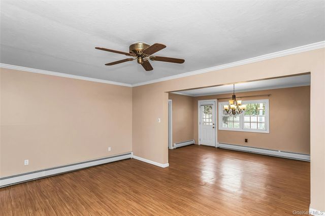 17 Giant Lane, Levittown, NY 11756