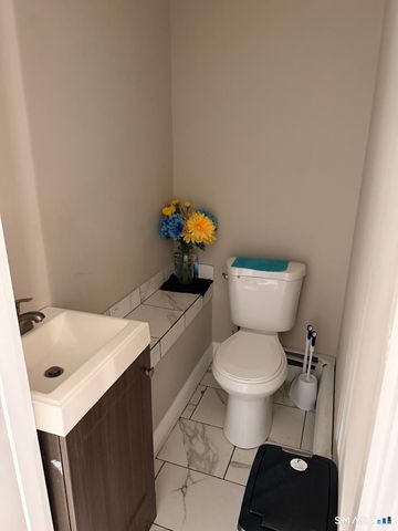 100 Wintergreen Avenue, Hamden, CT 06514