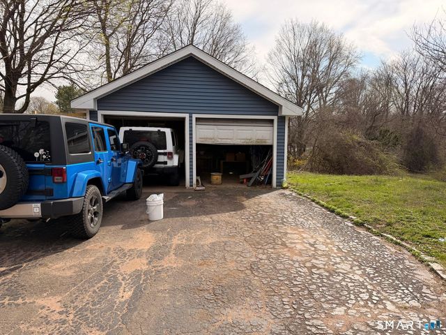 100 Wintergreen Avenue, Hamden, CT 06514