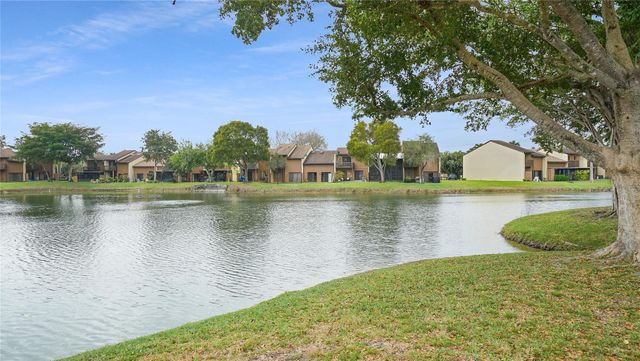 8524 Old Country Manor 106, Davie, FL 33328