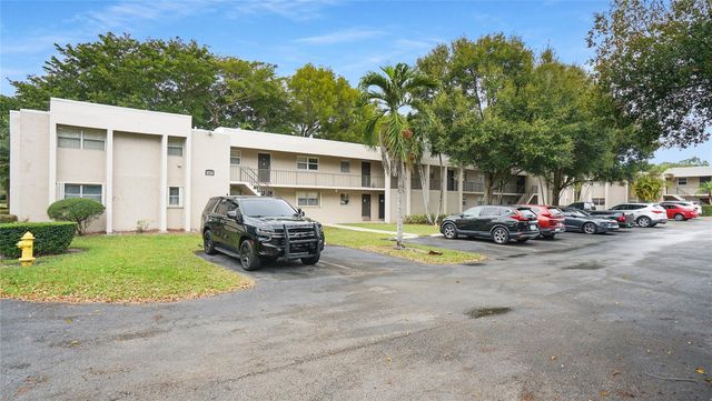 8524 Old Country Manor 106, Davie, FL 33328