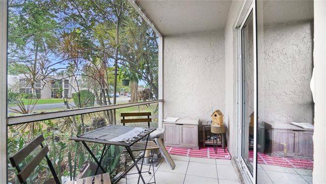 8524 Old Country Manor 106, Davie, FL 33328