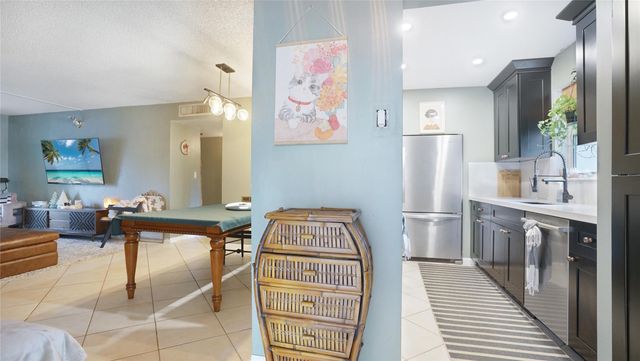 8524 Old Country Manor 106, Davie, FL 33328