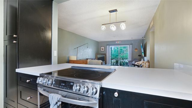 8524 Old Country Manor 106, Davie, FL 33328