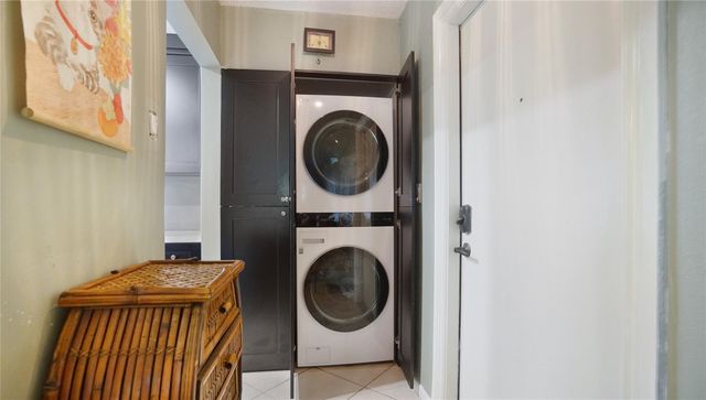 8524 Old Country Manor 106, Davie, FL 33328