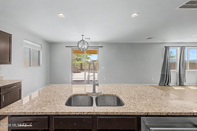 574 S Desert Haven Road, Vail, AZ 85641